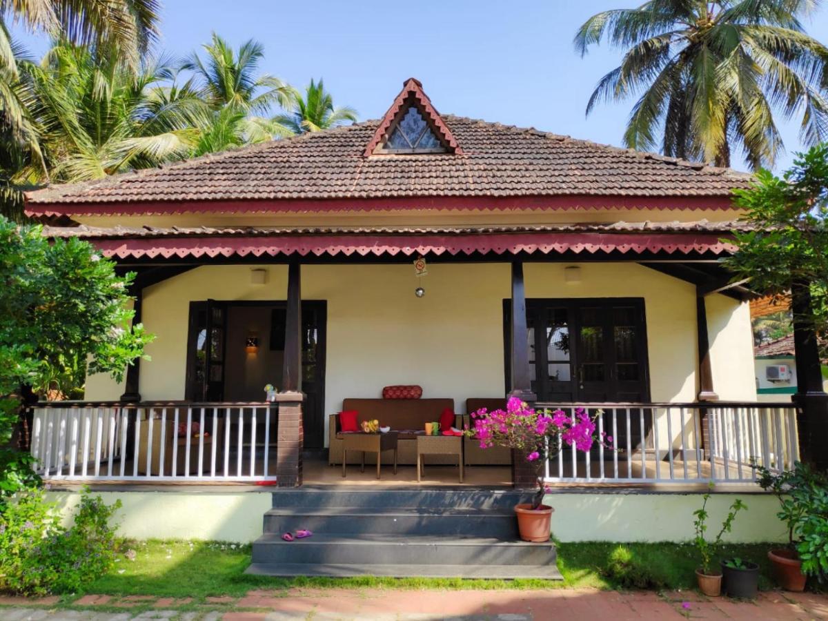 Beach Villa Morjim Exteriör bild