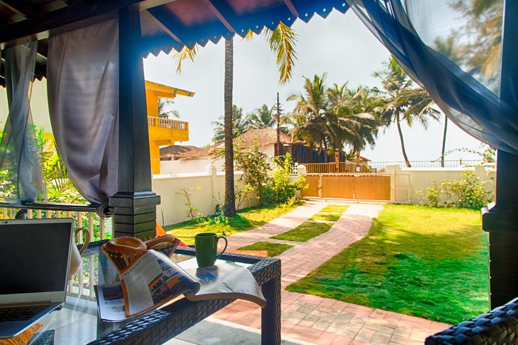 Beach Villa Morjim Exteriör bild